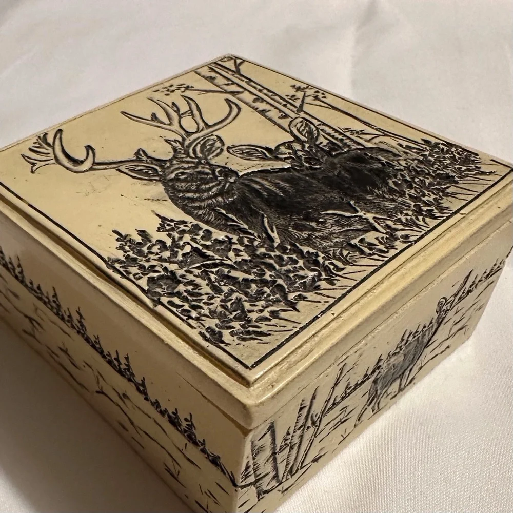 Trinket box with a doe and her baby